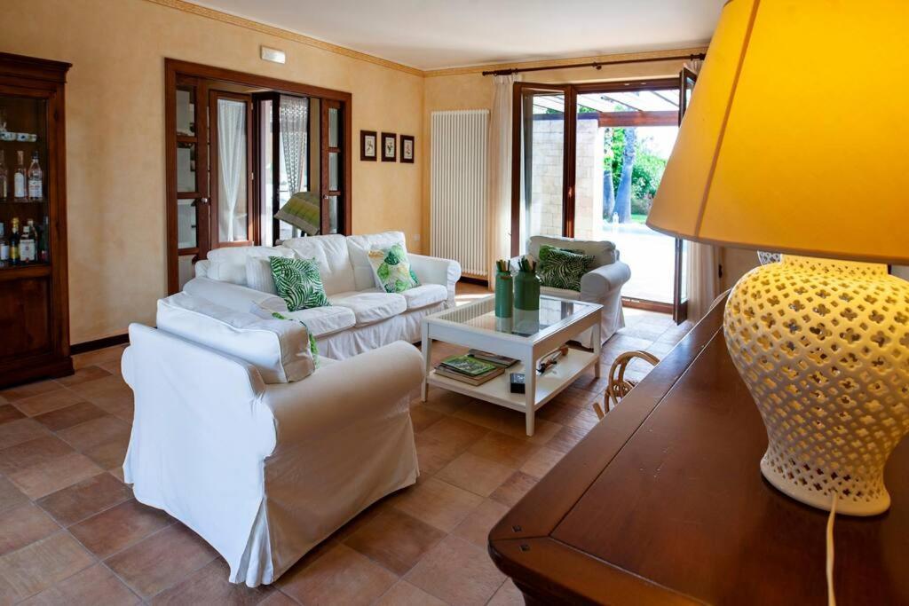 Spaziosa Villa Con Piscina E Giardino, Polignano A Mare Exterior foto