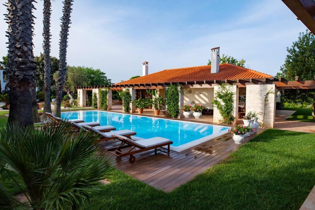 Spaziosa Villa Con Piscina E Giardino, Polignano A Mare Exterior foto